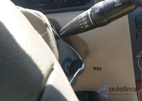 2005 Toyota Corolla Le z USA, uszkodzony, nr VIN 2T1BR32E35C465443